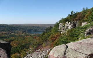 Lake cliff woods blue sky - wpa free wallpaper