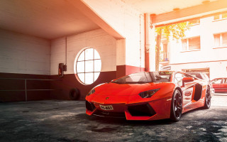 Red sports car garage round - round free wallpaper