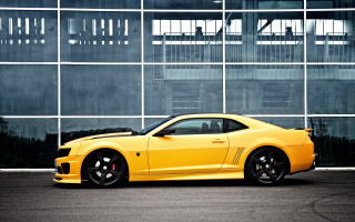 Yellow sports car glass wall - a yellow sports car free wallpaper