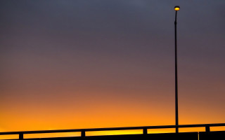 Bridge sunset streetlight yellow Évariste - a street light free wallpaper