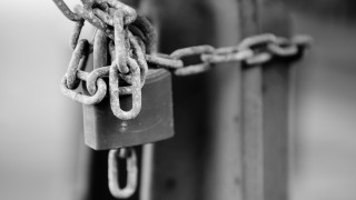 Chain gate padlock ambient occlusion - free minimalism wallpaper