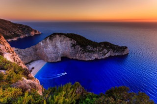 Boat rock formation ocean sunset - exekia free wallpaper
