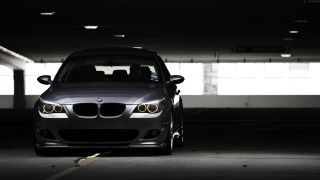 Car parked garage lights up - a parking garage free wallpaper