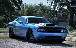 Blue car black stripe driveway - a driveway next free wallpaper
