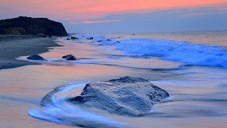 Beach rock waves sunset pink - impressionist free wallpaper
