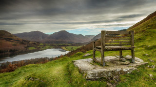 Wooden bench lake mountains green - a wooden bench free wallpaper