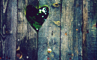 Heart fence love aurora city - a hole in the middle of it free wallpaper