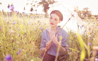 Woman flower field umbrella smile - a smile free wallpaper for desktop