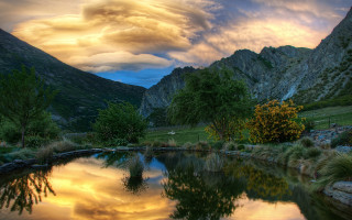 Pond mountains trees cloudy sky - mountain and trees under a cloudy sky free wallpaper