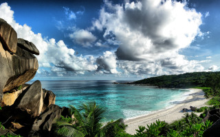 Beach rock formation ocean clouds - a cloudy sky above free wallpaper