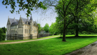 Large building green park river - barthel bruyn free wallpaper