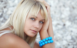 Blonde woman blue bracelets portrait - blond free wallpaper