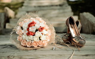 Bouquet shoes wooden floor romantic - a wooden floor free wallpaper