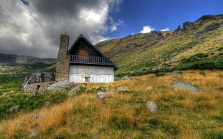 Small house hill cloudy sky - alen divi free wallpaper