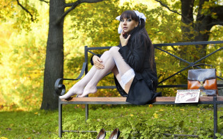 Alice prin gothic park bench - a bench in a park free wallpaper