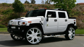 White hummer parking lot hill - a hill in the background and trees free wallpaper