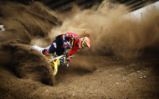 Dirt bike rider dusty sand - a dirt bike free wallpaper