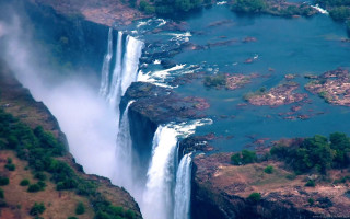 Large waterfall forest scenery water - a large amount of water free wallpaper