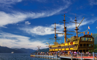 Yellow boat pier boatscape cityscape - a pier free wallpaper