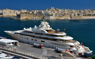 Large white boat harbor city 3 - a large white boat free wallpaper