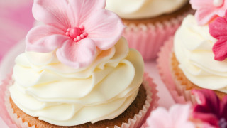 Cupcake white frosting pink flowers - white frosting free wallpaper