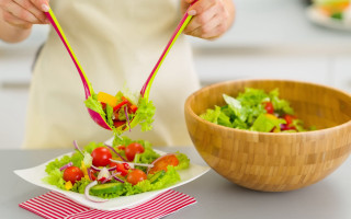 Chopsticks salad plate bowl depthfield - a plate free wallpaper
