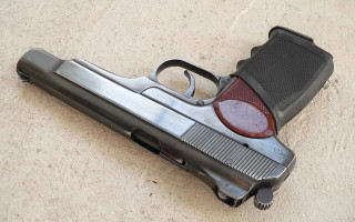Gun reddot blackcase cobra stockphoto - 30mm free wallpaper
