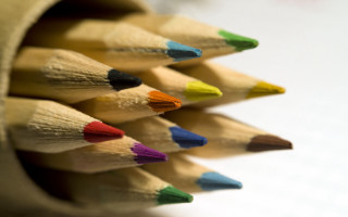 Pencil colored holder white background - pastell free wallpaper