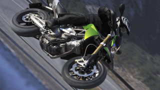 Motorcycle rider helmet motion blur - a person riding free wallpaper