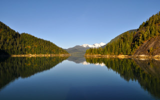 Lake mountains trees sky snow 3 - a clear sky above free wallpaper