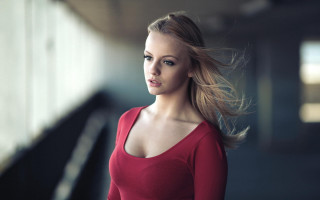 Woman long hair hallway red - background free wallpaper