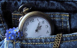 Pocketwatch flower chain cityscape night - jeans free wallpaper