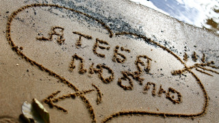 Heart sand beach words ocean - a picture of a heart free wallpaper