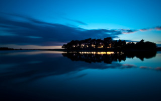 Night lake island city sky - a small island in the middle of it free wallpaper