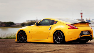Yellow sports car water city 2 - a yellow sports car free wallpaper