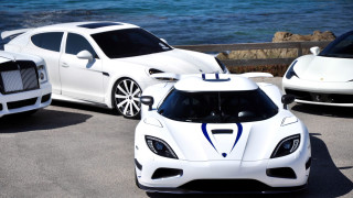 White sports cars ocean pier - andrew law free wallpaper