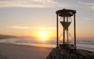 Hourglass wooden post ocean sunset - sunrise time free wallpaper