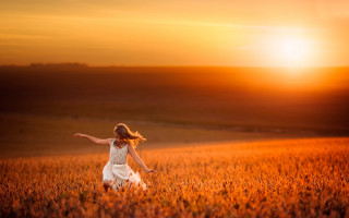 Woman white dress running autumn - her arm free wallpaper