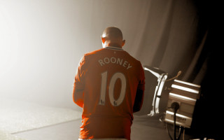 Man orange jacket standing room - vfx free wallpaper