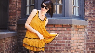 Woman yellow dress banana phone - a yellow dress free wallpaper