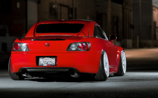 Red car night street license - redshift free wallpaper
