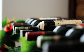 Wine bottles ribbon shallow depth - a table together free wallpaper