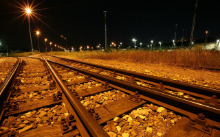 Train light night autumn city - diffuse free wallpaper