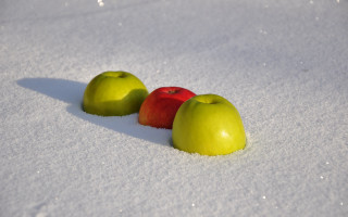 Apples snow center background conceptual - photorealistic imagery free wallpaper for desktop