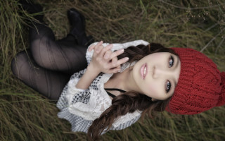 Woman red hat laying grass - a red hat free wallpaper