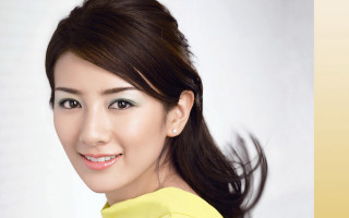 Woman ponytail yellow shirt smiling - ai xuan free wallpaper