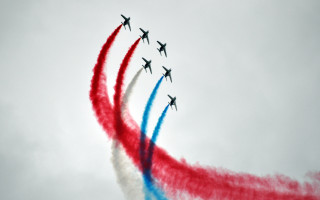 Airplanes formation smoke trails sky - antoni pitxot free wallpaper