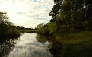 River trees clouds grassy bank 2 - a sky free wallpaper