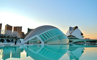 Large building pool city skyline - perfect symmetry free wallpaper