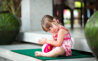Little girl smiling bokeh pink - a little girl free wallpaper